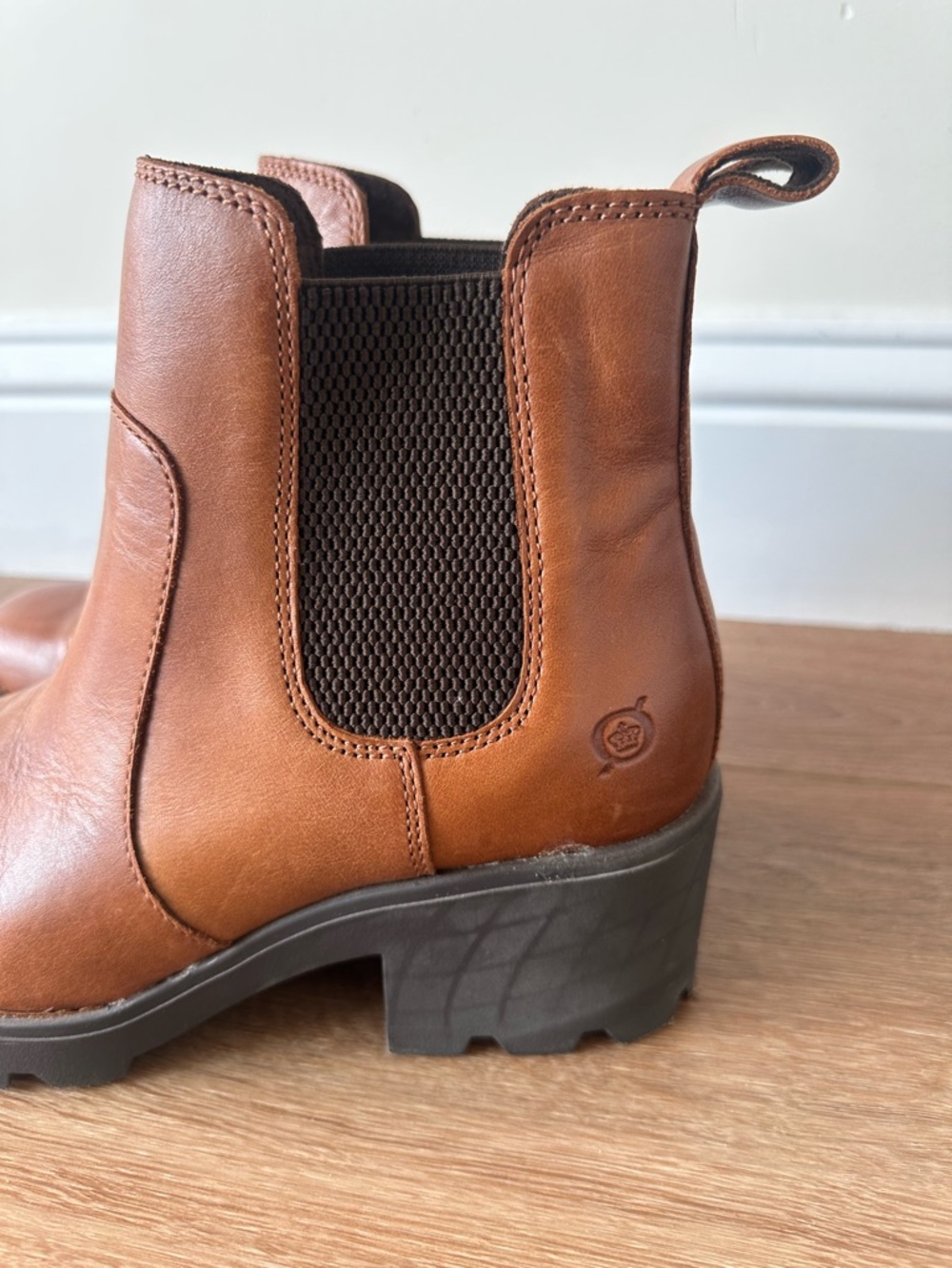 Born Women's Tan Leather Chelsea Ankle Boots - Picture 4 of 7